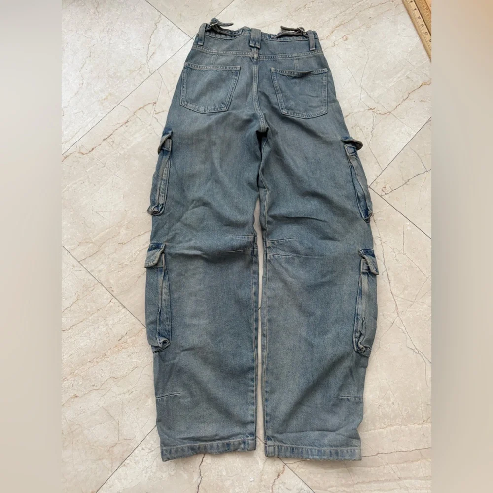 Zara Washed Gray Cargo Straight-Leg Jeans
BB2 - Picture 3 of 7